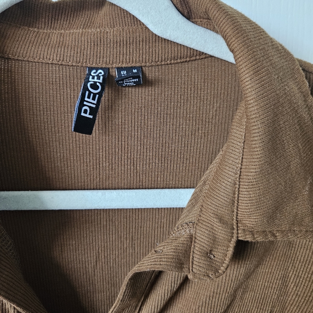 PIECES Brown Ruched Button-Up Mini Dress - Picture 4 of 5